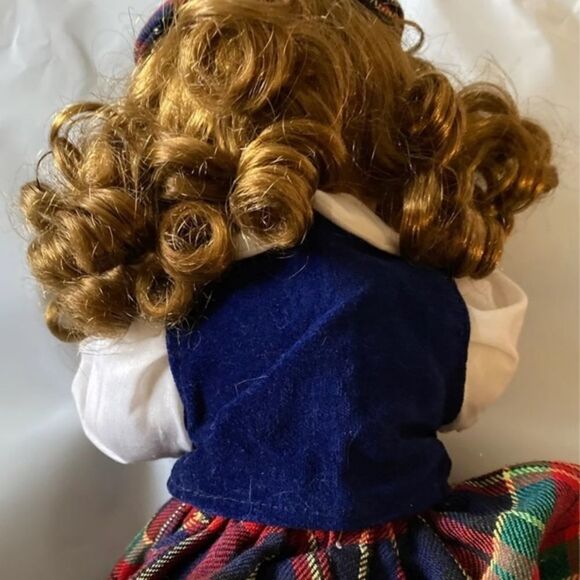 COLLECTOR” VTG.  BEAUTIFUL Victorian Exclusive Doll 16" Tall Cap Blonde Hair - Picture 9 of 9